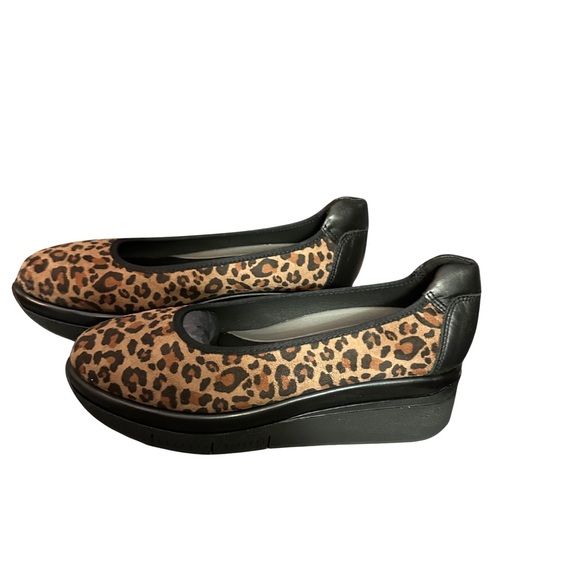 Leopard Print Women's Platform Ballet Flats - Picture 3 of 4